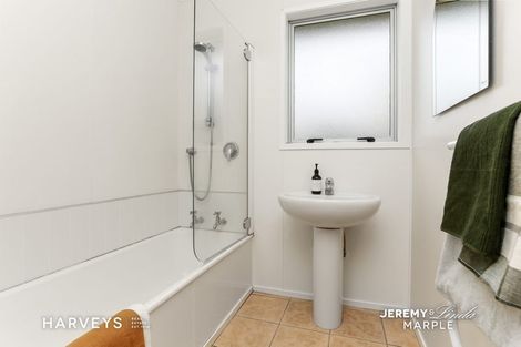 Photo of property in 35 South Lynn Road, Titirangi, Auckland, 0604