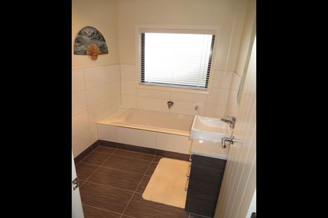 Photo of property in 16 Carnation Court, Cambridge, 3434