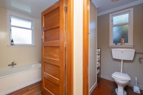 Photo of property in 2 Collins Street, Hawera, 4610