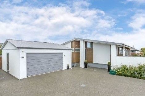 Photo of property in 22 Malta Crescent, South New Brighton, Christchurch, 8062