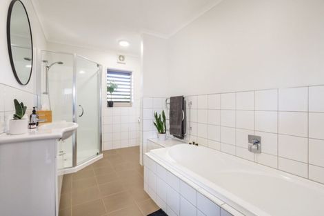 Photo of property in 6 Wakaroa Avenue, Te Atatu Peninsula, Auckland, 0610