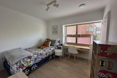 Photo of property in 1/41 Radiata Lane, Chatswood, Auckland, 0626