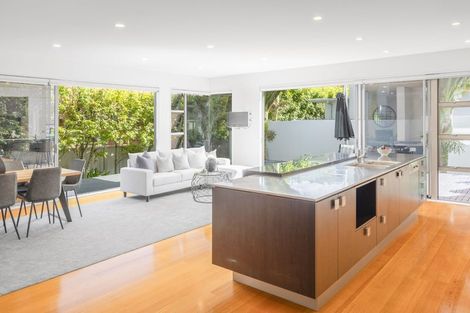 Photo of property in 10a Waterloo Road, Milford, Auckland, 0620