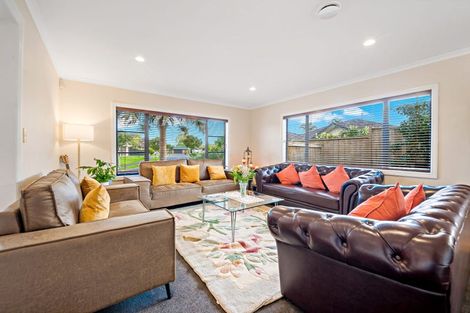 Photo of property in 11 Walter Haddrell Crescent, Flat Bush, Auckland, 2016