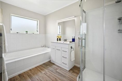 Photo of property in 2/67 Drake Street, Howick, Auckland, 2014