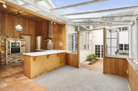 Photo of property in 5 Queen Street, Northcote Point, Auckland, 0627