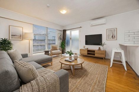 Photo of property in 2/8 James Road, Manurewa, Auckland, 2102