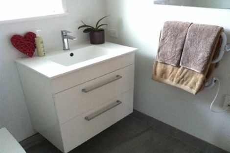 Photo of property in 2/8 Hillcrest Road, Papatoetoe, Auckland, 2025