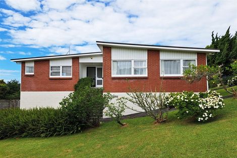 Photo of property in 18 Shanaway Rise, Hillcrest, Auckland, 0627