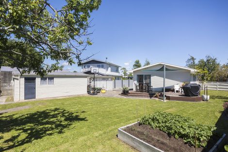 Photo of property in 17 Abraham Crescent, Milson, Palmerston North, 4414