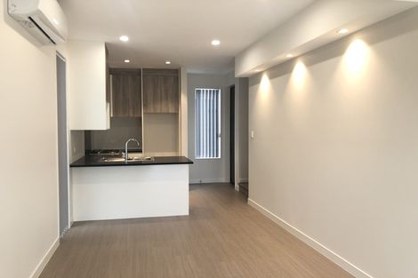 Photo of property in 7/21 Akoranga Drive, Northcote, Auckland, 0627