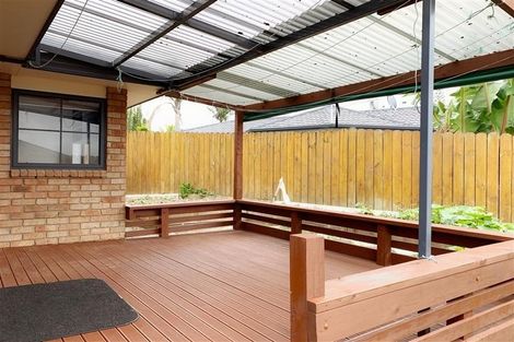 Photo of property in 18 Plumstead Rise, Glen Eden, Auckland, 0602