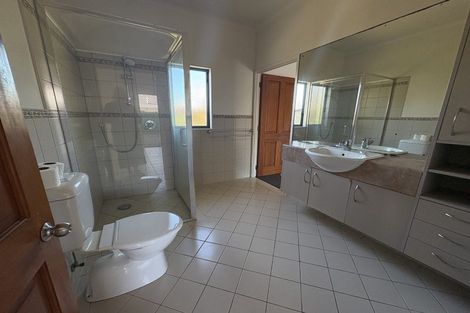 Photo of property in 76 Edgewater Drive, Pakuranga, Auckland, 2010