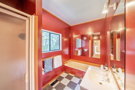 Photo of property in 13 Eastview Grove, Normandale, Lower Hutt, 5010