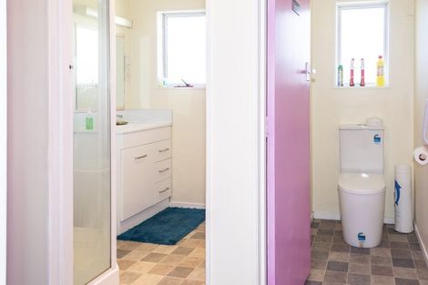 Photo of property in 2/353 Saint Aubyn, Moturoa, New Plymouth, 4310