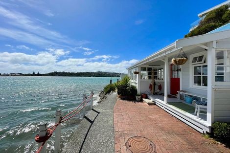 Photo of property in 18 Trevor Terrace, Paremata, Porirua, 5024