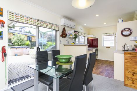 Photo of property in 62 Garton Drive, Massey, Auckland, 0614