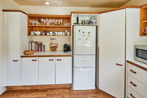 Photo of property in 18 Te Pari Pari Road, Pukerua Bay, 5026