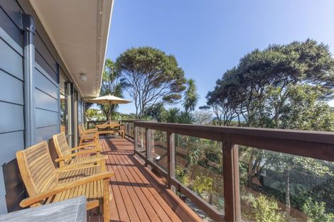 Photo of property in 125 Seaview Road, Piha, 0772