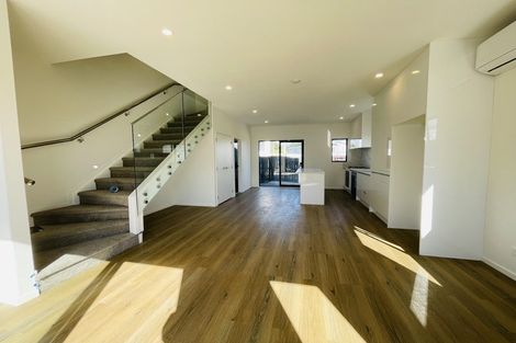 Photo of property in 42b Crestview Rise, Papakura, 2110