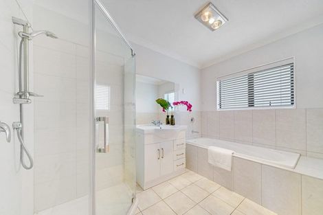 Photo of property in 2 Kirikiri Drive, Papakura, 2110