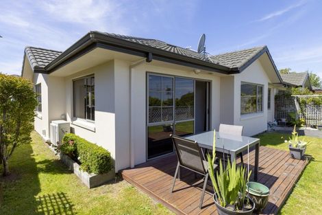 Photo of property in 28 Lakeridge Close, Rangatira Park, Taupo, 3330