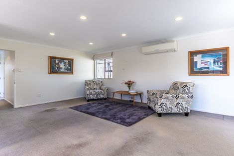 Photo of property in 15 Greenwood Place, Paraparaumu, 5032