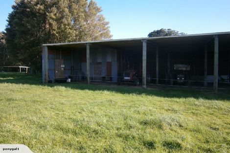 Photo of property in 581 Waitara Road, Huirangi, New Plymouth, 4373