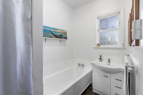 Photo of property in 35 Holland Street, Avonside, Christchurch, 8061