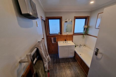 Photo of property in 32 Allen Terrace, Tawa, Wellington, 5028