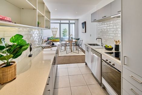 Photo of property in Las Olas De Cuba, 2/35 Torrens Terrace, Mount Cook, Wellington, 6011