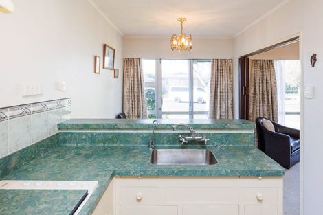 Photo of property in 5 Hollows Crescent, Takaro, Palmerston North, 4412