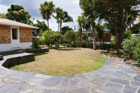Photo of property in 20 Hillcrest Grove, Hillpark, Auckland, 2102