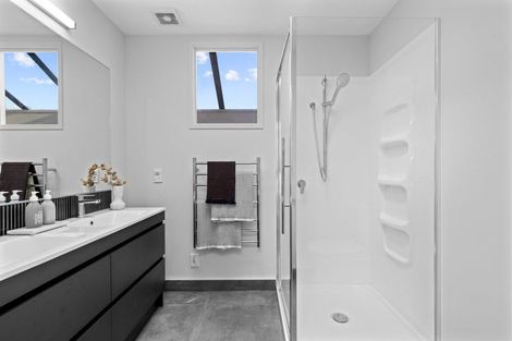 Photo of property in 18a Burn-murdoch Street, St Andrews, Hamilton, 3200