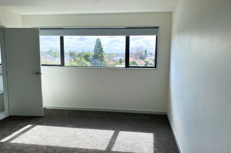 Photo of property in 8/218 Rosebank Road, Avondale, Auckland, 1026