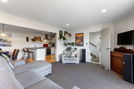 Photo of property in 33 Beaumont Crescent, Frankleigh Park, New Plymouth, 4310