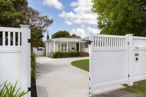 Photo of property in Peninsula Primary School, 61 Wharf Road, Te Atatu Peninsula, Auckland, 0610