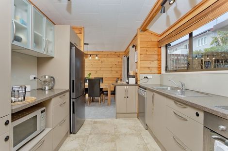 Photo of property in 2/41 Browns Bay Road, Browns Bay, Auckland, 0630