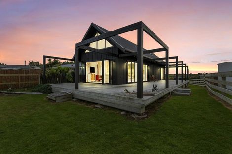 Photo of property in 497 Waikawa-curio Bay Road, Curio Bay, Tokanui, 9884