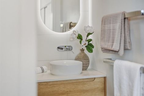 Photo of property in 85a Awaroa Road, Sunnyvale, Auckland, 0612