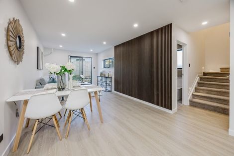 Photo of property in 6/24 Tupaki Place, Pakuranga Heights, Auckland, 2010