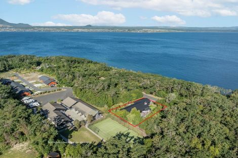 Photo of property in 68 Parawera Drive, Acacia Bay, Taupo, 3330