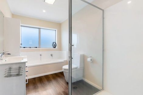 Photo of property in 1 Chalfont Road, Silverstream, Upper Hutt, 5019