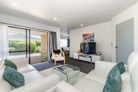 Photo of property in 6 Hemi Street, Waikanae, 5036