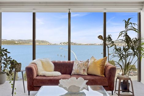 Photo of property in Patent 326 Apartments, 407s/326 Evans Bay Parade, Hataitai, Wellington, 6021