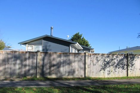 Photo of property in 40 Catlins Crescent, Milson, Palmerston North, 4414