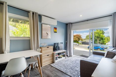 Photo of property in 52 Ayton Drive, Totara Vale, Auckland, 0629