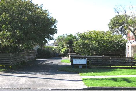 Photo of property in 78 Beach Road, Te Atatu Peninsula, Auckland, 0610