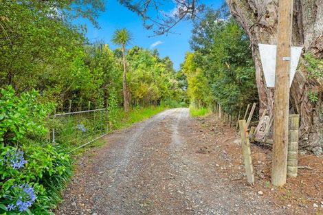 Photo of property in 10 Hobbs Road, Matakatia, Whangaparaoa, 0930