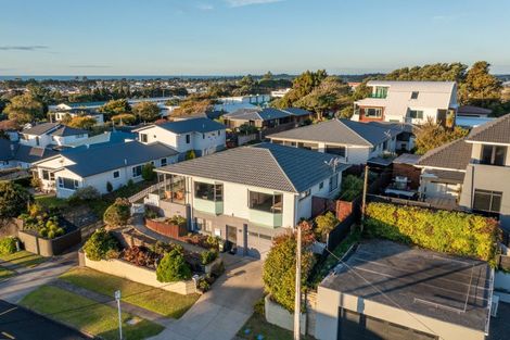 Photo of property in 47 Paynters Avenue, Strandon, New Plymouth, 4312